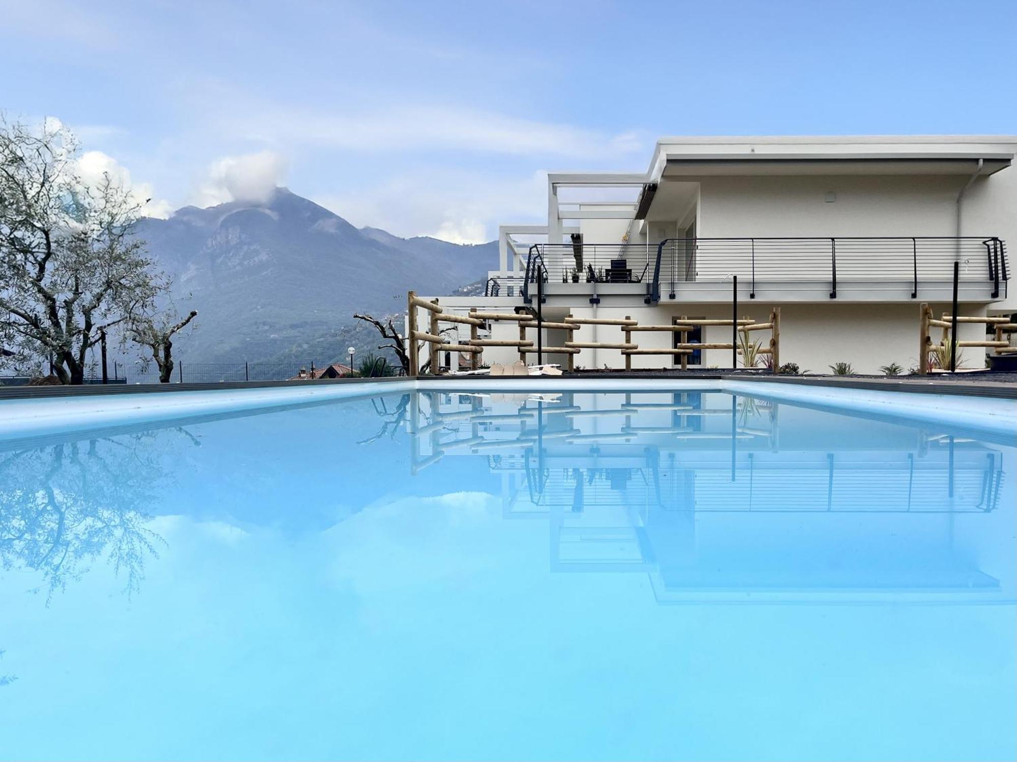 Costa Blu - Terrace Overlooking The Lake & Pool Riva di Solto Esterno foto