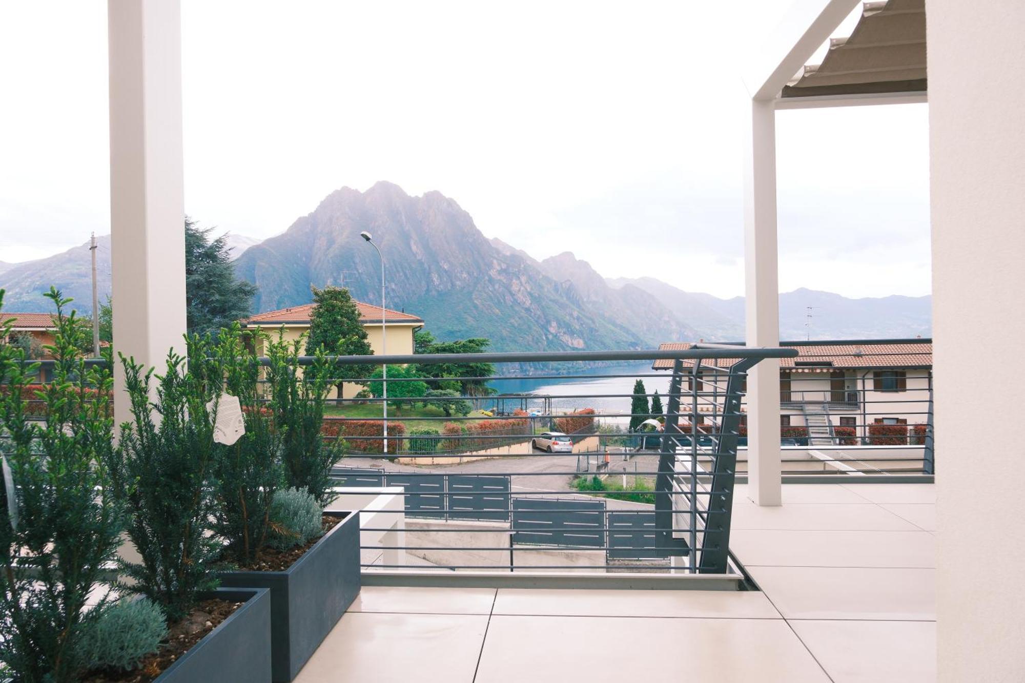 Costa Blu - Terrace Overlooking The Lake & Pool Riva di Solto Esterno foto