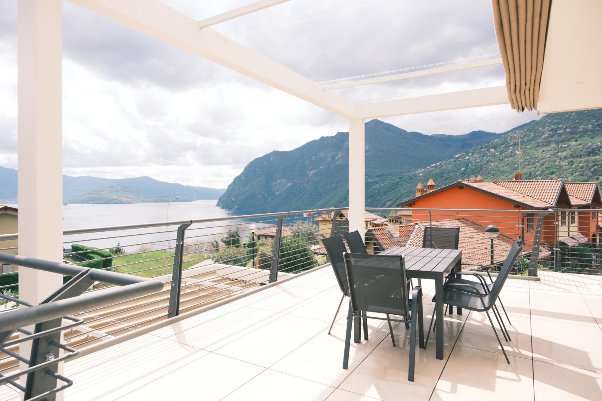 Costa Blu - Terrace Overlooking The Lake & Pool Riva di Solto Esterno foto