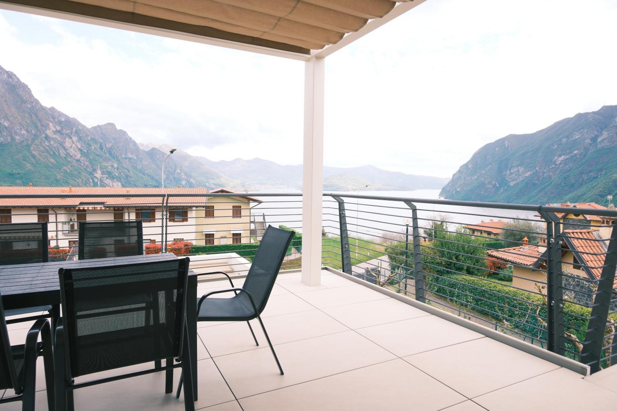 Costa Blu - Terrace Overlooking The Lake & Pool Riva di Solto Esterno foto