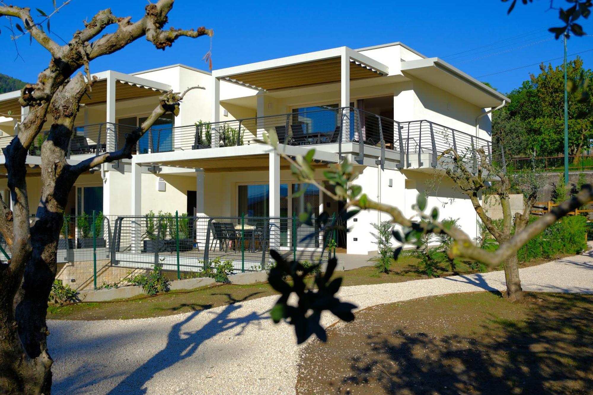 Costa Blu - Terrace Overlooking The Lake & Pool Riva di Solto Esterno foto