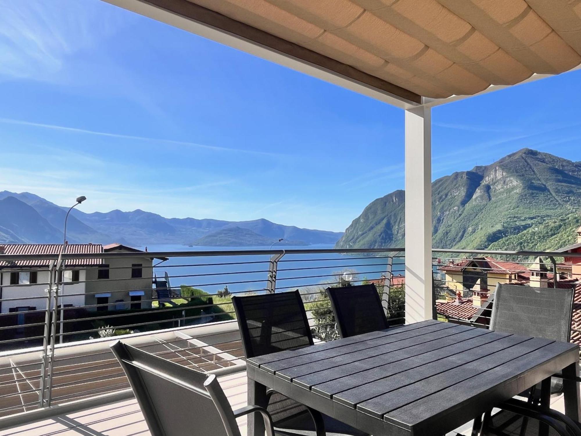 Costa Blu - Terrace Overlooking The Lake & Pool Riva di Solto Esterno foto