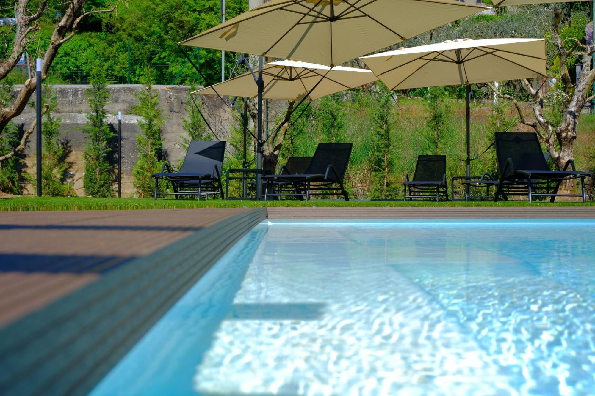 Costa Blu - Terrace Overlooking The Lake & Pool Riva di Solto Esterno foto