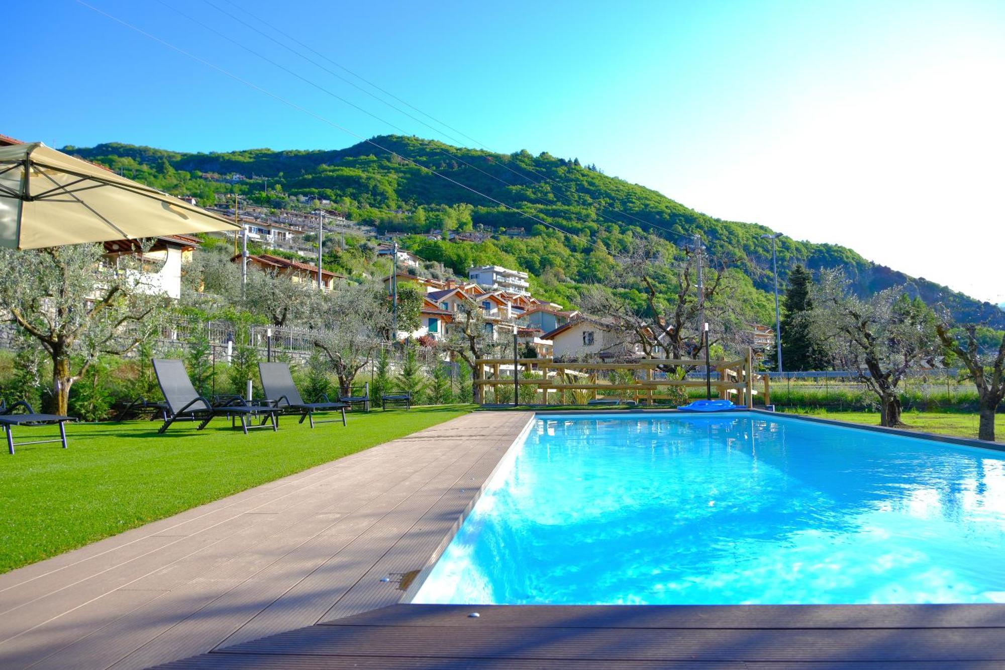 Costa Blu - Terrace Overlooking The Lake & Pool Riva di Solto Esterno foto