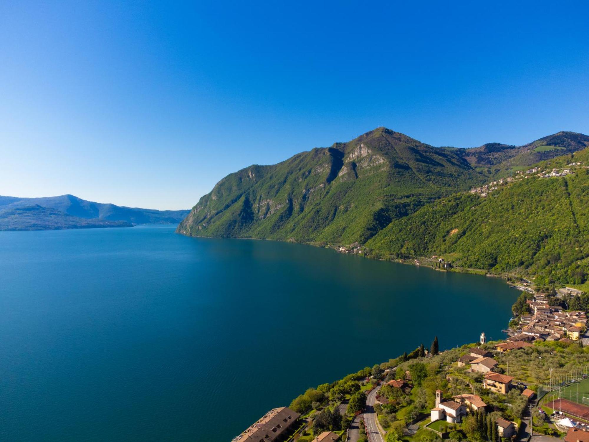 Costa Blu - Terrace Overlooking The Lake & Pool Riva di Solto Esterno foto