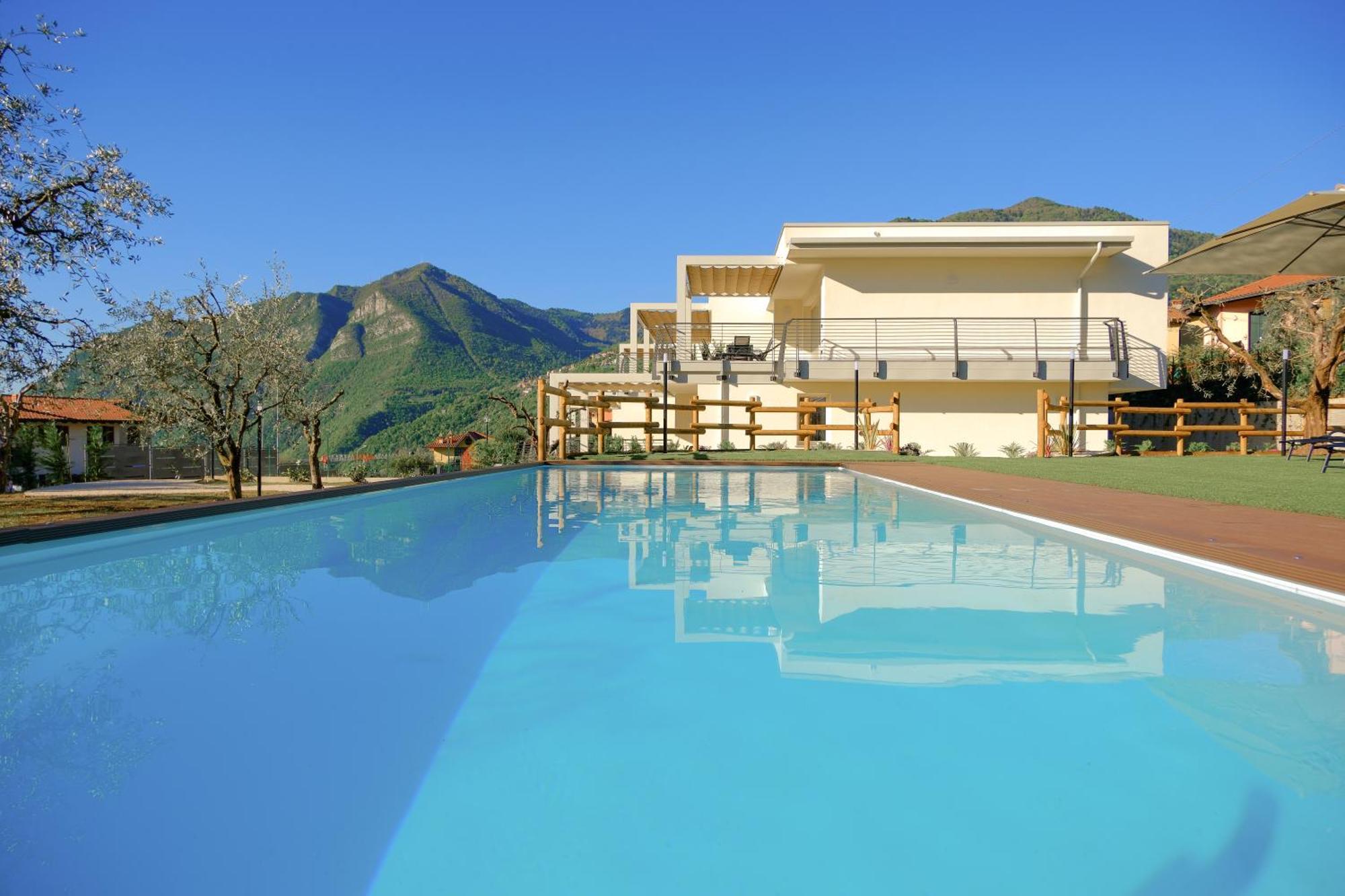 Costa Blu - Terrace Overlooking The Lake & Pool Riva di Solto Esterno foto